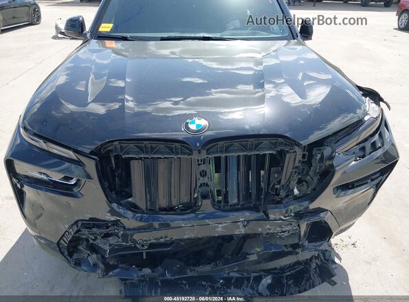 5UX23EM09R9V96627 2024 BMW X7 Black Widok z tyłu