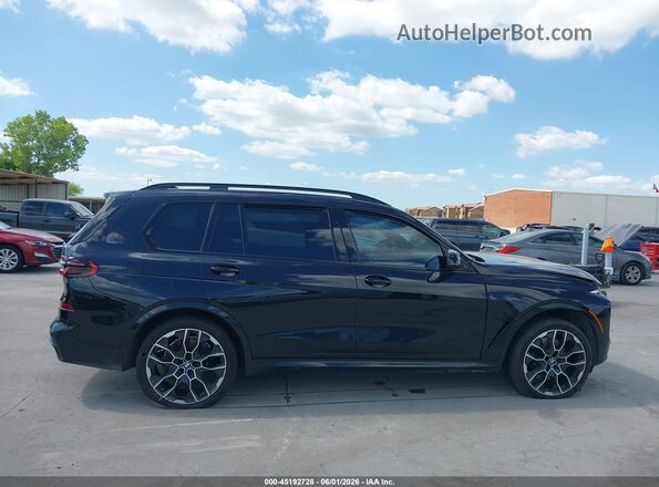 5UX23EM09R9V96627 2024 BMW X7 Black Widok wnętrza z tyłu