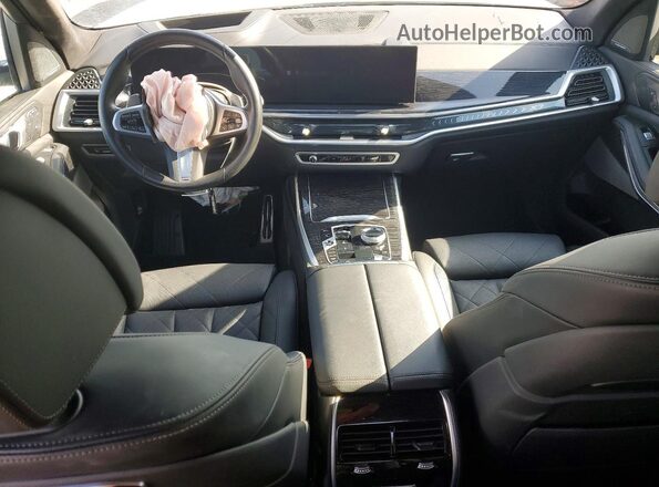 5UX23EM09S9W48991 2025 BMW X7 White Widok deski rozdzielczej