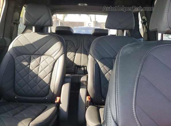 5UX23EM09S9W48991 2025 BMW X7 White Widok tylnych siedzeń