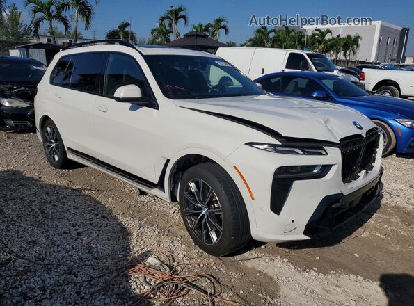 5UX23EM09S9W48991 2025 BMW X7 White Przód prawy