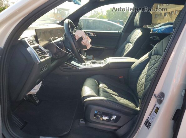 5UX23EM09S9W48991 2025 BMW X7 White Widok wnętrza z przodu