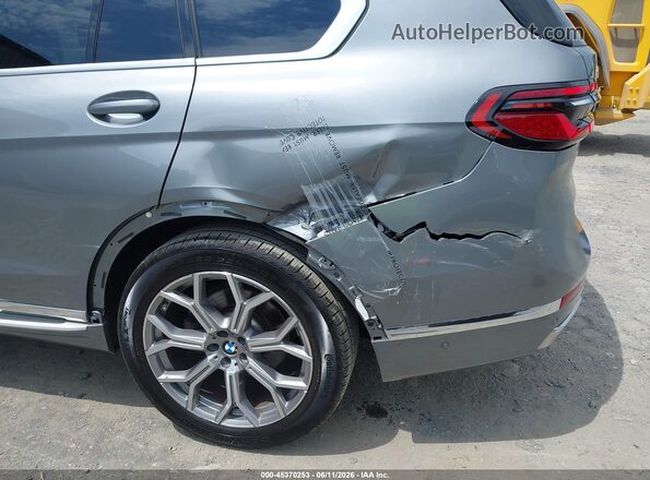 5UX23EM09T9074121 2026 BMW X7 Gray Vista frontal