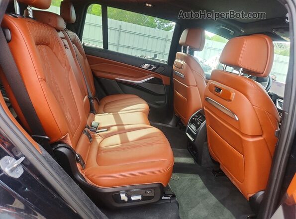 5UX23EM0XP9P90399 2023 BMW X7 Black Widok wnętrza z tyłu