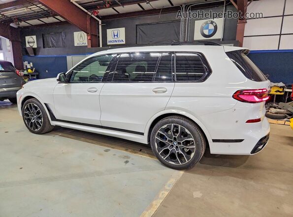 5UX23EM0XR9S58315 2024 BMW X7 White Задня ліва чверть