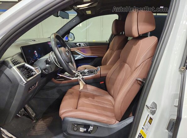 5UX23EM0XR9S58315 2024 BMW X7 White Вид салону спереду