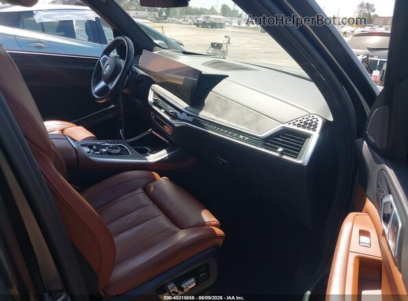 5UX23EM0XR9U98254 2024 BMW X7 Black Widok wnętrza z przodu