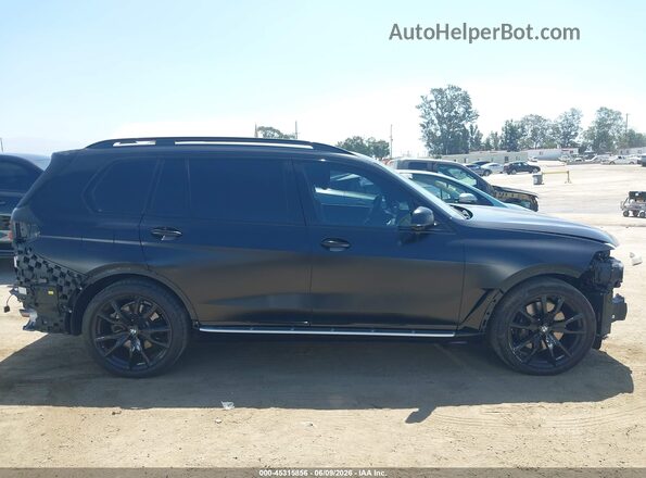 5UX23EM0XR9U98254 2024 BMW X7 Black Widok wnętrza z tyłu
