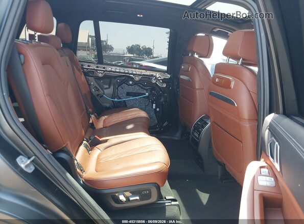 5UX23EM0XR9U98254 2024 BMW X7 Black Widok naklejki z numerem VIN
