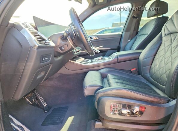 5UX23EU00R9T74218 2024 BMW X5 Blue წინა სალონის ხედი