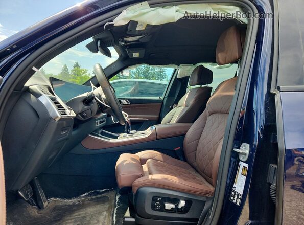 5UX23EU00R9V37417 2024 BMW X5 Blue წინა სალონის ხედი
