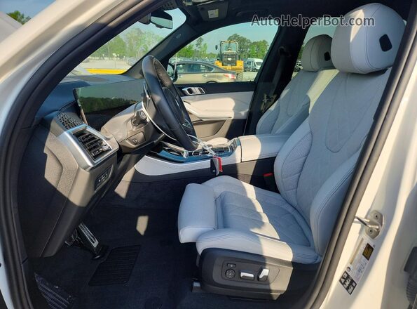 5UX23EU00S9X63706 2025 BMW X5 White Սալոնի դիմացի տեսք
