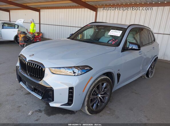 5UX23EU00T9059877 2026 BMW X5 Gray წინა მარცხენა ხედი სამი მეოთხედიდან