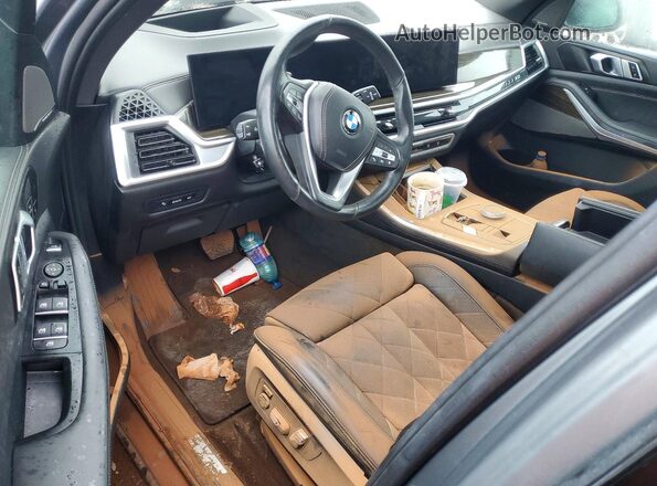 5UX23EU02R9S99425 2024 BMW X5 Gray Dashboard view