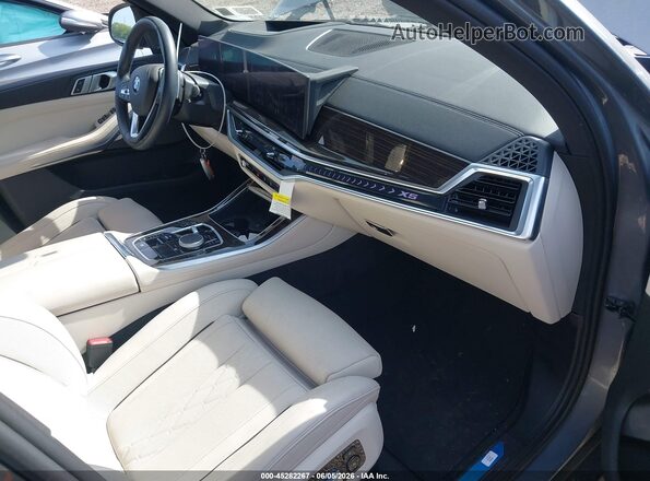 5UX23EU02R9W17401 2024 BMW X5 Gray Vista interior delantera