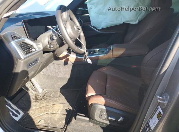 5UX23EU04R9V24671 2024 BMW X5 Silver Вид салону спереду