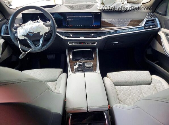 5UX23EU05S9W72060 2025 BMW X5 Зеленый Вид панели приборов