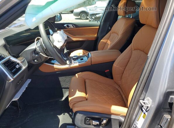 5UX23EU05T9319383 2026 BMW X5 Silver წინა სალონის ხედი