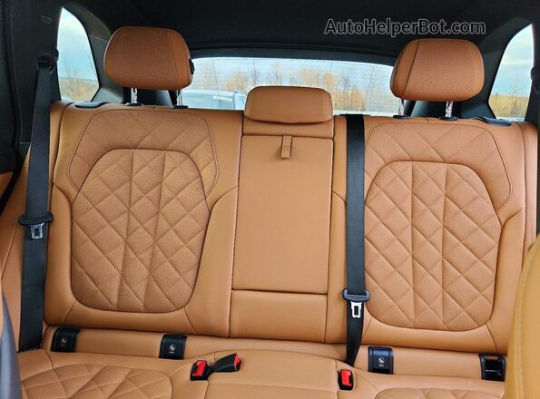 5UX23EU06R9S33072 2024 BMW X5 Silver Widok tylnych siedzeń