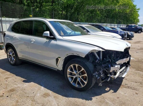 5UX23EU06S9W83505 2025 BMW X5 Белый Передняя правая четверть