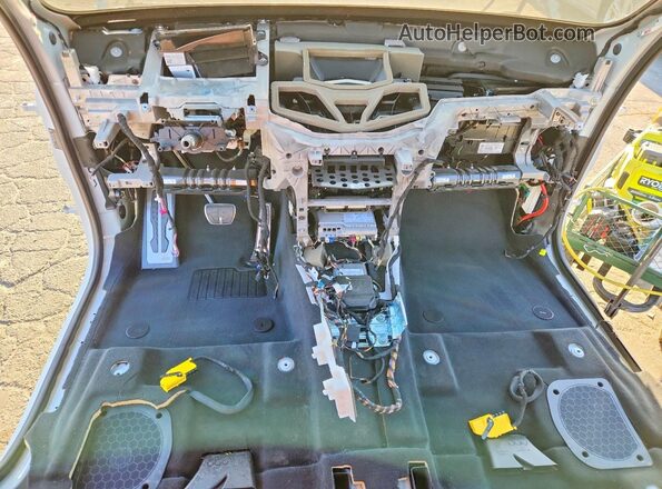5UX23EU07R9T10337 2024 BMW X5 White Вид панелі приладів