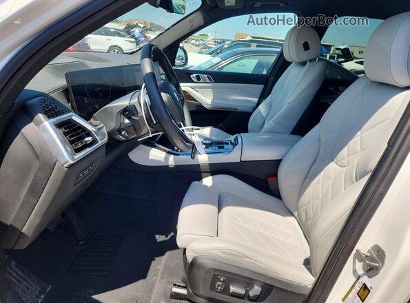 5UX23EU08R9V86848 2024 BMW X5 White წინა სალონის ხედი
