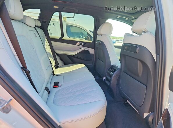 5UX23EU08R9V86848 2024 BMW X5 White უკანა სავარძლების ხედი