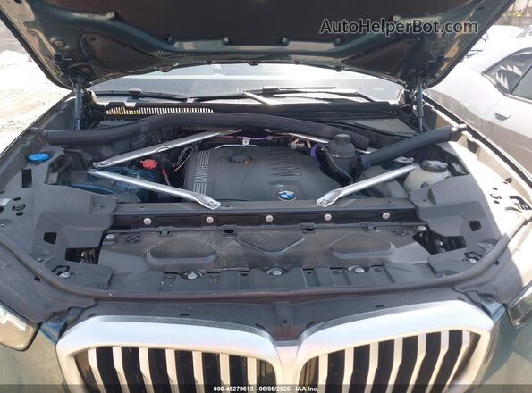5UX23EU08S9X62318 2025 BMW X5 Cream უკანა ხედი