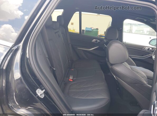 5UX23EU08T9111739 2026 BMW X5 Black Vista de la etiqueta del VIN