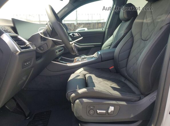 5UX23EU08T9254819 2026 BMW X5 White Սալոնի դիմացի տեսք