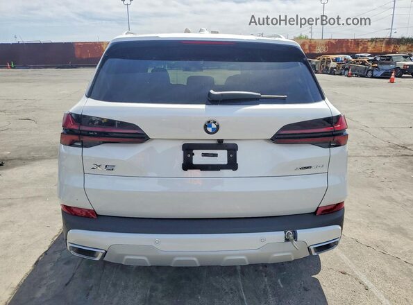 5UX23EU08T9254819 2026 BMW X5 White Հետևի տեսք