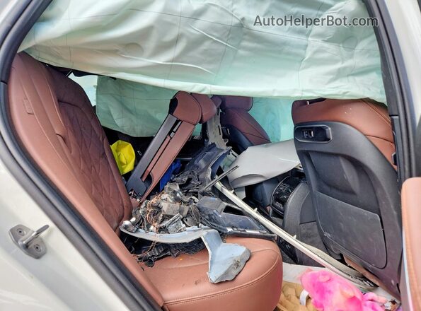 5UX23EU0XS9W35988 2025 BMW X5 White Widok wnętrza z tyłu