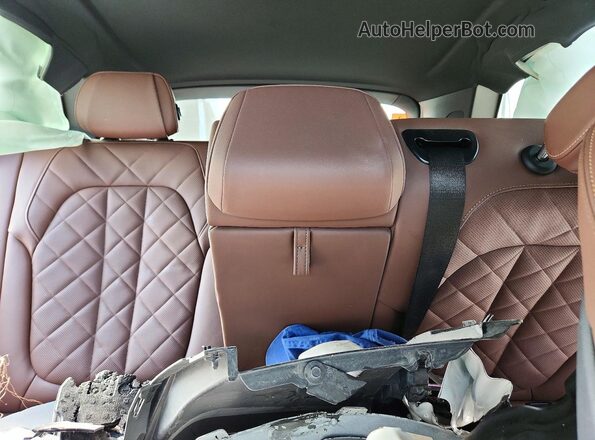 5UX23EU0XS9W35988 2025 BMW X5 White Widok tylnych siedzeń