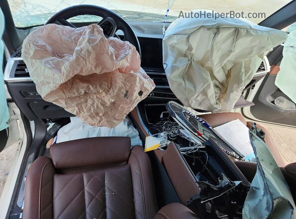 5UX23EU0XS9W35988 2025 BMW X5 White Widok deski rozdzielczej