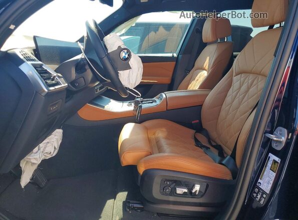 5UX23EU0XS9W78386 2025 BMW X5 Blue Vista interior delantera