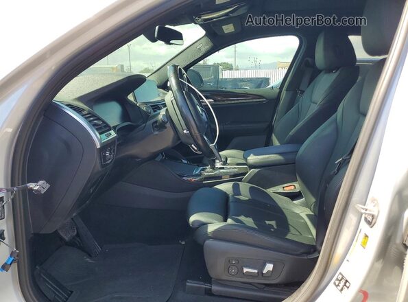 5UX2V1C08M9H49000 2021 BMW X4 Silver წინა სალონის ხედი