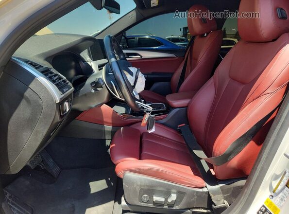 5UX33DT00N9K67342 2022 BMW X4 Cream Front interior view