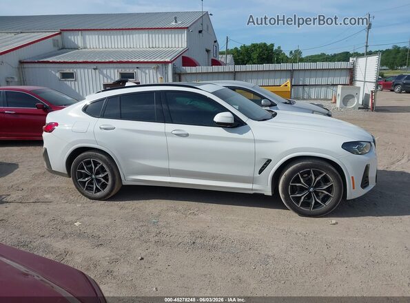 5UX33DT01P9R66241 2023 BMW X4 White Widok wnętrza z tyłu