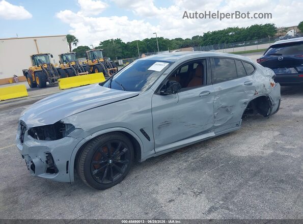 5UX33DT01R9X29946 2024 BMW X4 Gray Vista tres cuartos delantera izquierda