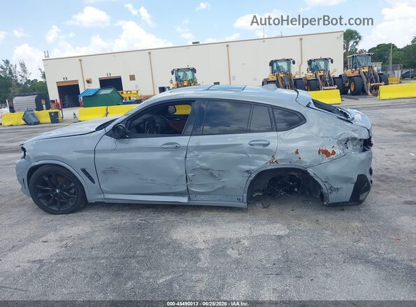 5UX33DT01R9X29946 2024 BMW X4 Gray Vista interior trasera