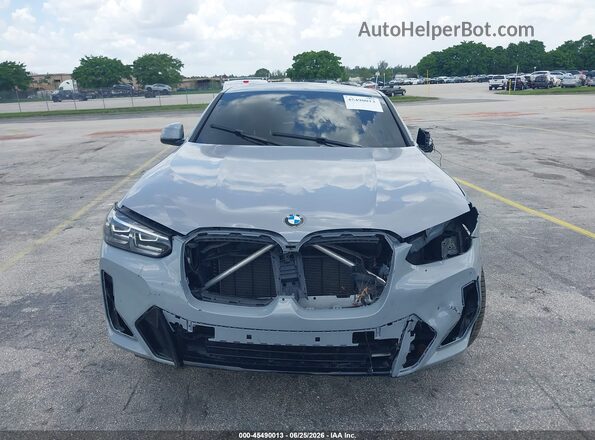 5UX33DT01R9X29946 2024 BMW X4 Gray Vista del salpicadero
