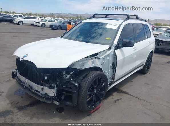5UX33EM00S9X88674 2025 BMW X7 White წინა მარცხენა ხედი სამი მეოთხედიდან