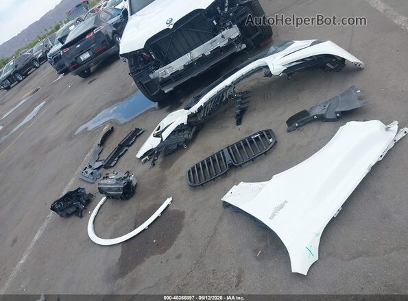 5UX33EM00S9X88674 2025 BMW X7 White ხელსაწყოთა პანელის ხედი