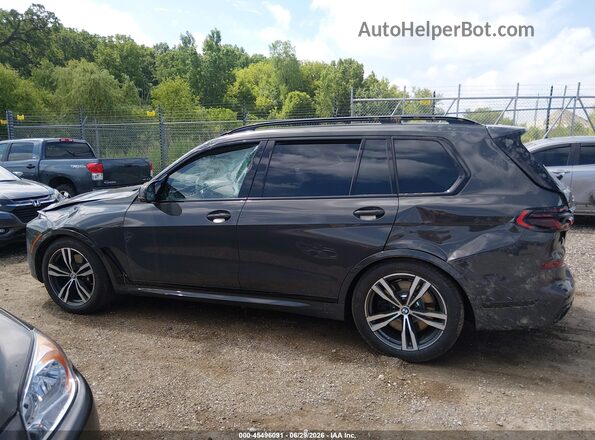 5UX33EM01T9300057 2026 BMW X7 Серый Вид задней части салона
