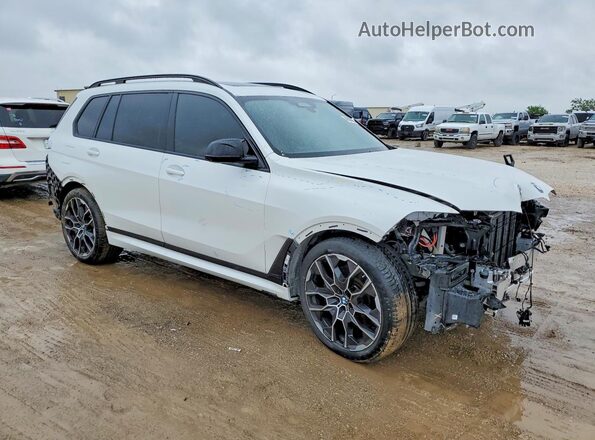 5UX33EM02S9Z88326 2025 BMW X7 White Przód prawy