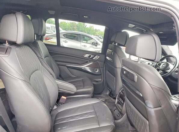5UX33EM03R9T73102 2024 BMW X7 Gray Սալոնի հետևի տեսք