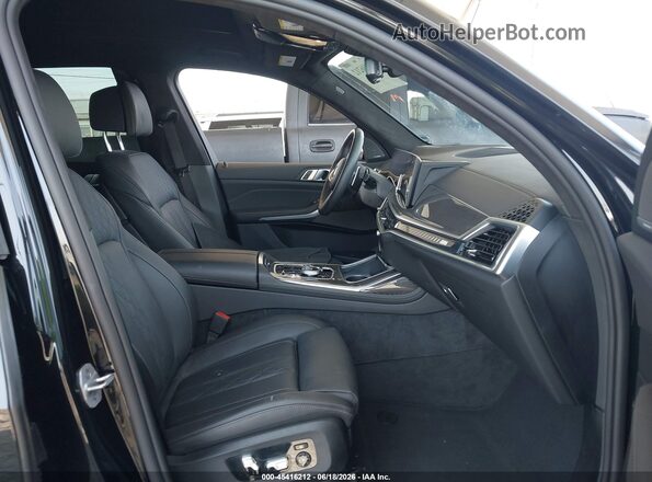 5UX33EM03S9X94002 2025 BMW X7 Black Front interior view
