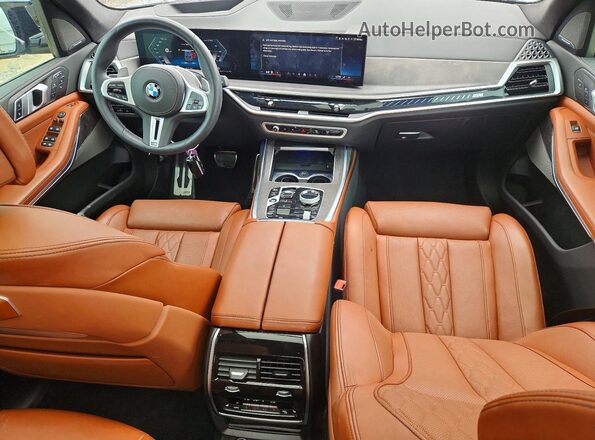 5UX33EM03T9098418 2026 BMW X7 Gray Вид панелі приладів
