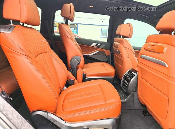 5UX33EM03T9098418 2026 BMW X7 Gray Вид задньої частини салону