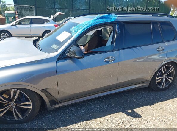 5UX33EM08T9103645 2026 BMW X7 Gray Widok wnętrza z tyłu